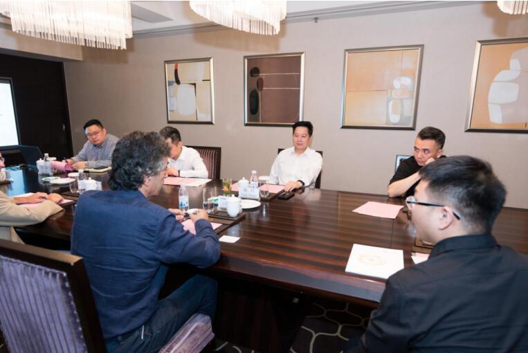 集团党委副书记、副董事长、总经理杨川会见维尼奥拉艺术研究中心创始人皮耶罗·洛卡瑟卡教授一行