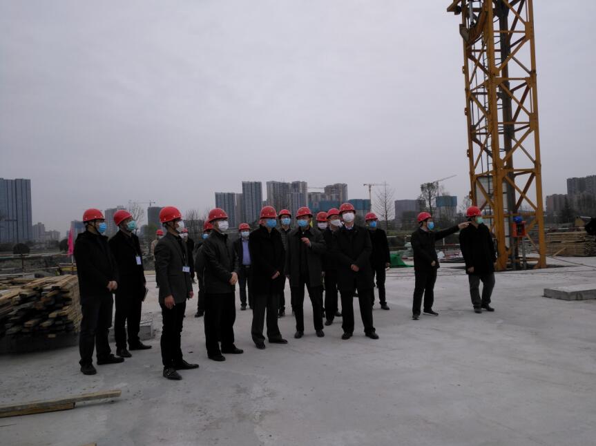尊龙凯时集团党委书记、董事长任丁率队 赴金牛宾馆检查工程复工工作