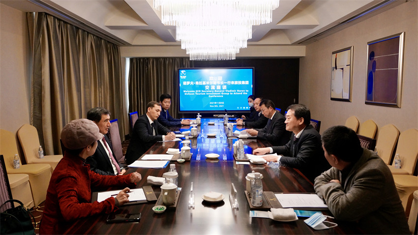 尊龙凯时集团党委书记、董事长任丁会见上合组织秘书长诺罗夫一行