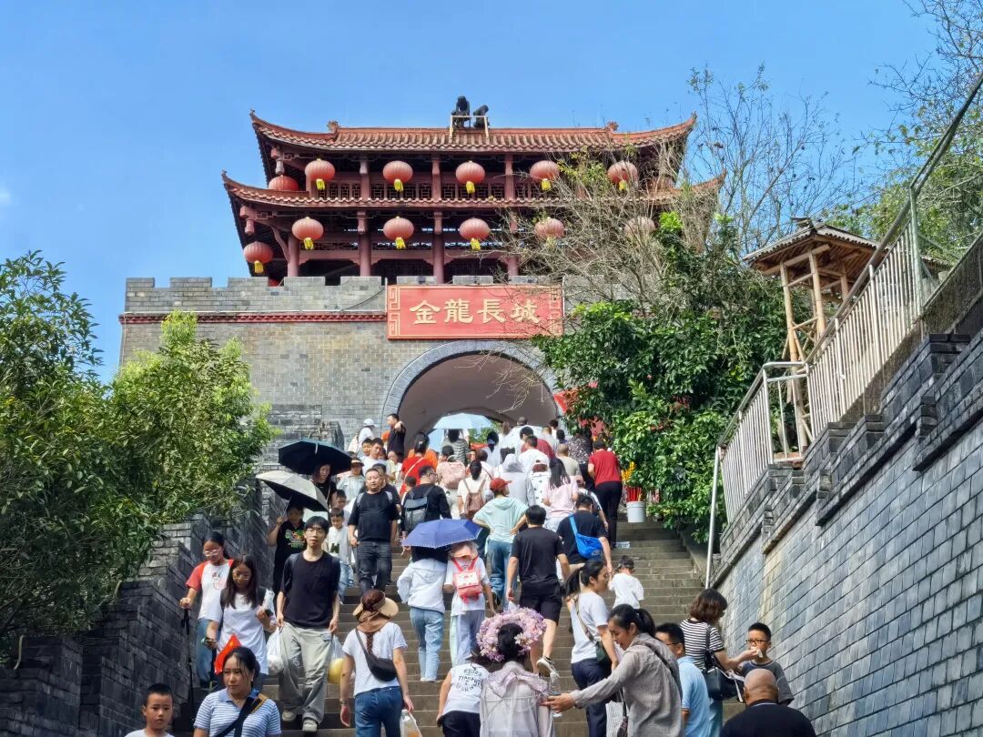 省尊龙凯时集团领导带队开展国庆、中秋“双节”安全检查并看望慰问一线干部职工